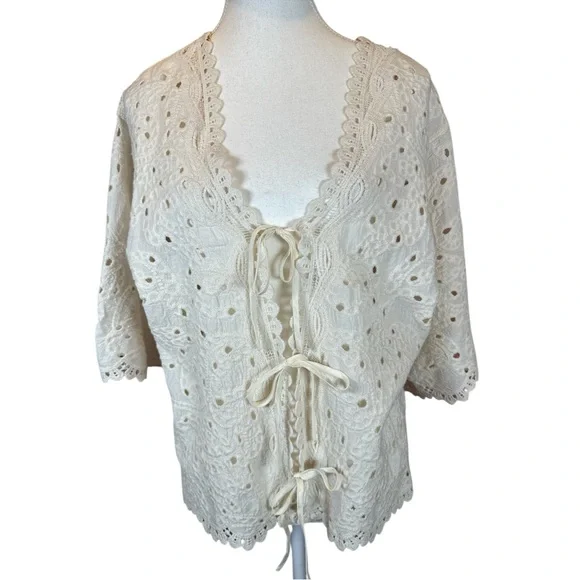 Democracy NWT Cream Lace Blouse - Picture 9 of 9